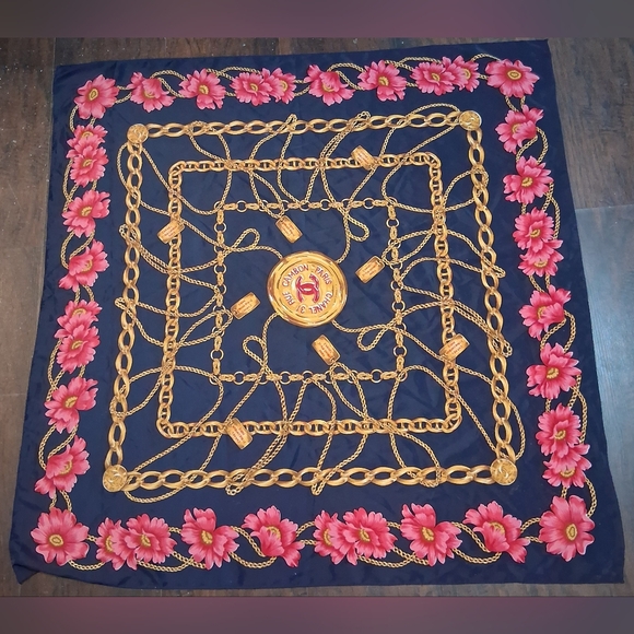 CHANEL Accessories - EUC Vintage 90s RARE Chanel 31 Rue Cambon Blue Silk Floral Gold Chain Scarf